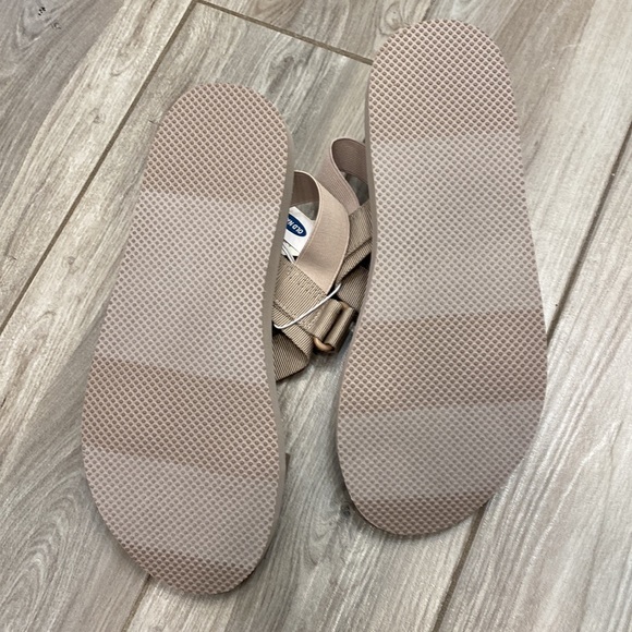 🏖NWT Old Navy Sandals Size 10🏖 - Picture 2 of 4